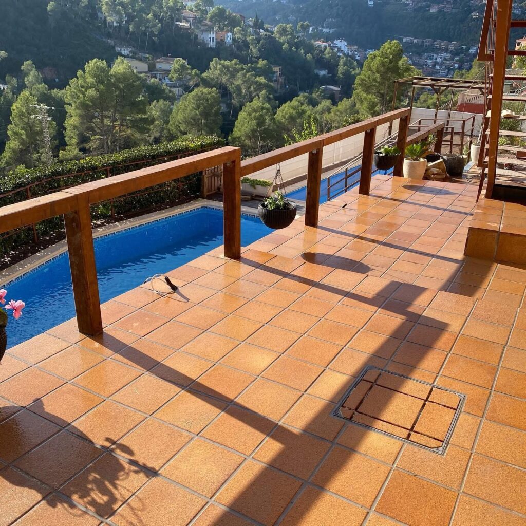 El objetivo del cliente era claro: renovar su zona exterior para convertirla en el escenario de grandes momentos.